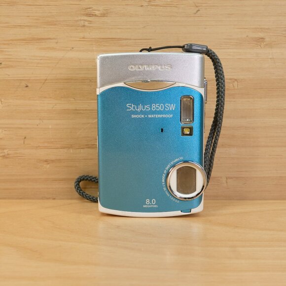 Olympus Stylus 850SW / 8MP Digital Camera / 3x Optical Zoom / Blue - Picture 3 of 10